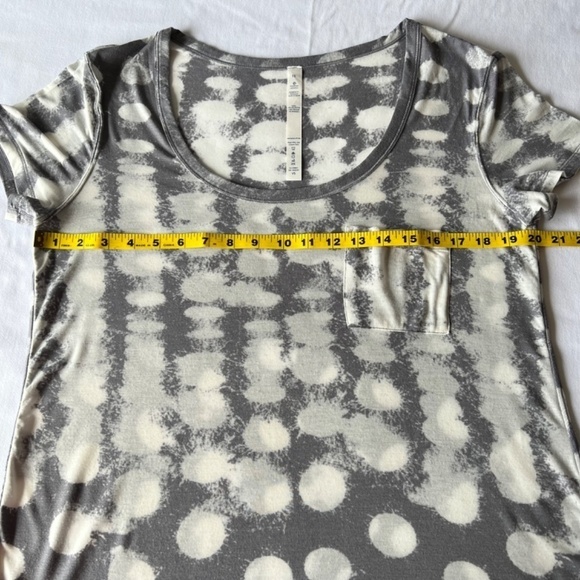 Lululemon Perfect Layer Tee in seaside dot burnout - Picture 7 of 10